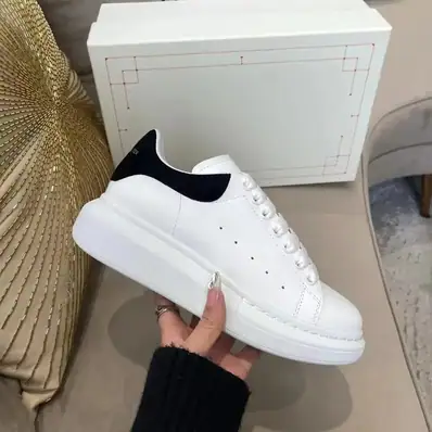 Alexander McQueen shoes （20 — sneakers, real photo
